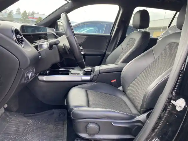 Musta Maastoauto, Mercedes-Benz GLB – IZC-947
