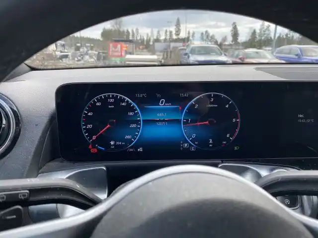Musta Maastoauto, Mercedes-Benz GLB – IZC-947