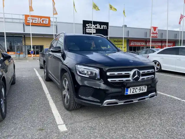 Musta Maastoauto, Mercedes-Benz GLB – IZC-947