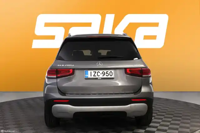 Harmaa Maastoauto, Mercedes-Benz GLB – IZC-950