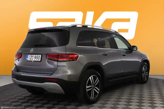 Harmaa Maastoauto, Mercedes-Benz GLB – IZC-950