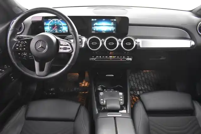 Harmaa Maastoauto, Mercedes-Benz GLB – IZC-950