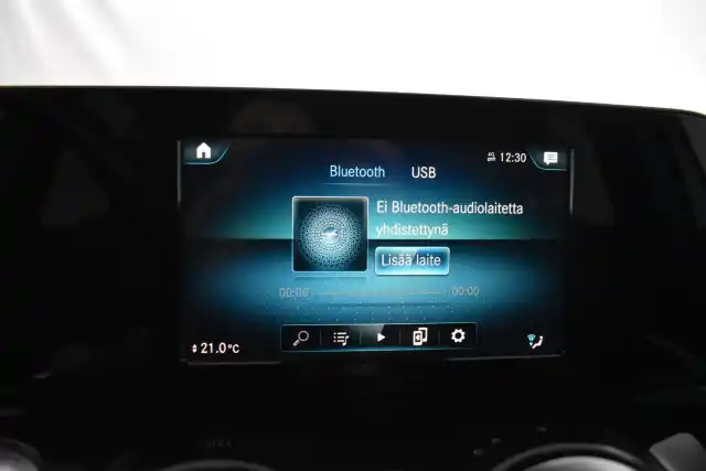 Harmaa Maastoauto, Mercedes-Benz GLB – IZC-950