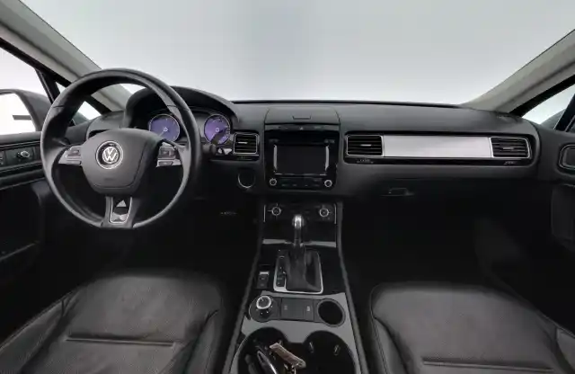 Harmaa Farmari, Volkswagen Touareg – IZE-316