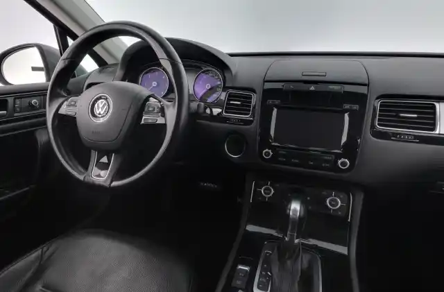 Harmaa Farmari, Volkswagen Touareg – IZE-316