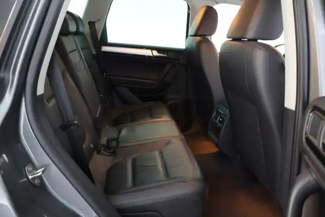 Harmaa Farmari, Volkswagen Touareg – IZE-316