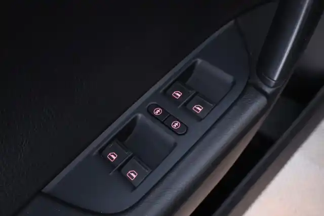 Harmaa Farmari, Volkswagen Touareg – IZE-316