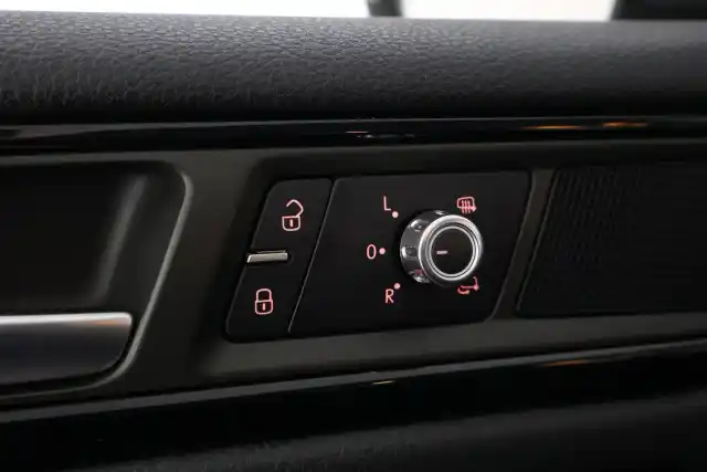 Harmaa Farmari, Volkswagen Touareg – IZE-316