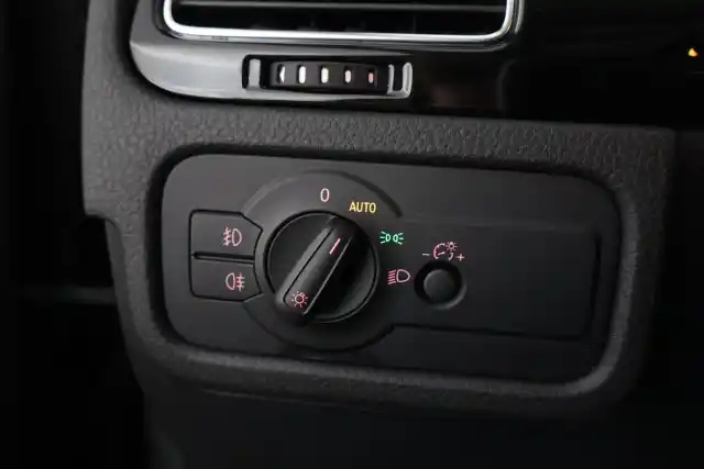 Harmaa Farmari, Volkswagen Touareg – IZE-316