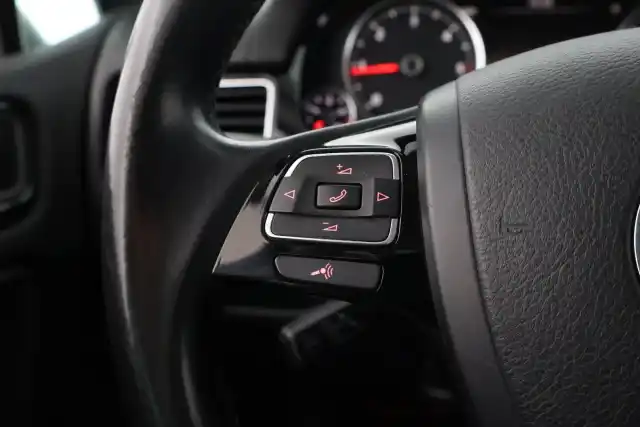 Harmaa Farmari, Volkswagen Touareg – IZE-316