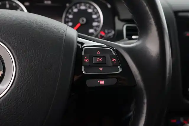 Harmaa Farmari, Volkswagen Touareg – IZE-316