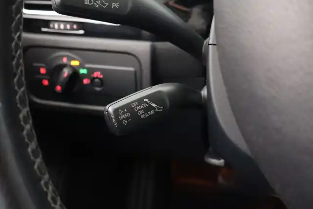 Harmaa Farmari, Volkswagen Touareg – IZE-316