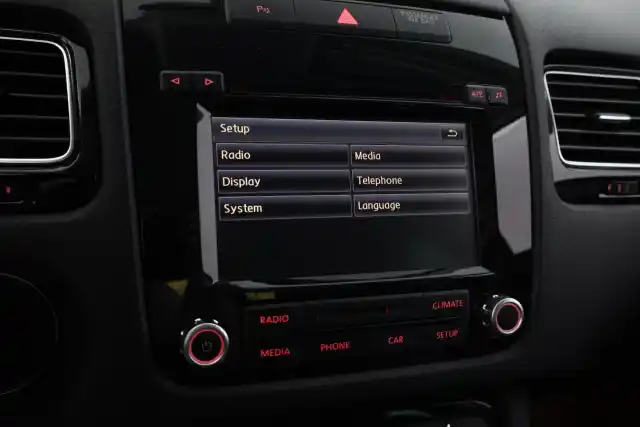Harmaa Farmari, Volkswagen Touareg – IZE-316