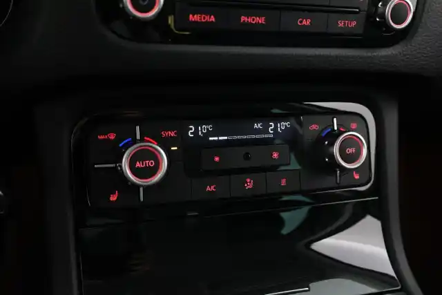 Harmaa Farmari, Volkswagen Touareg – IZE-316
