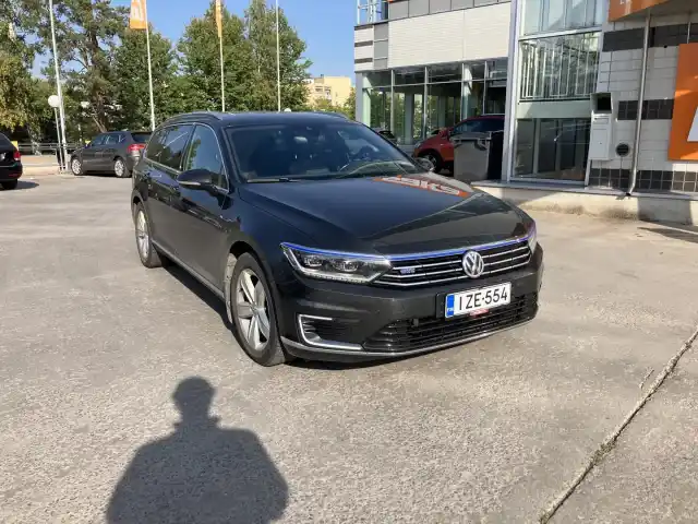 Harmaa Farmari, Volkswagen Passat – IZE-554