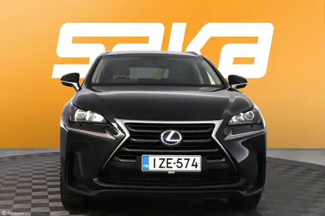 Musta Maastoauto, Lexus NX – IZE-574