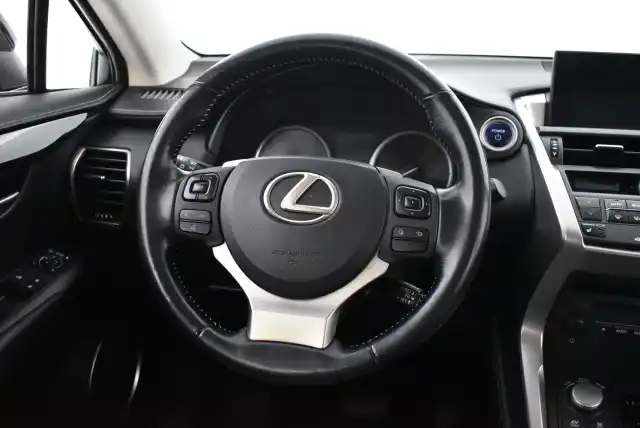 Musta Maastoauto, Lexus NX – IZE-574