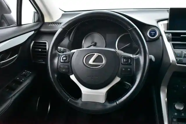 Musta Maastoauto, Lexus NX – IZE-574