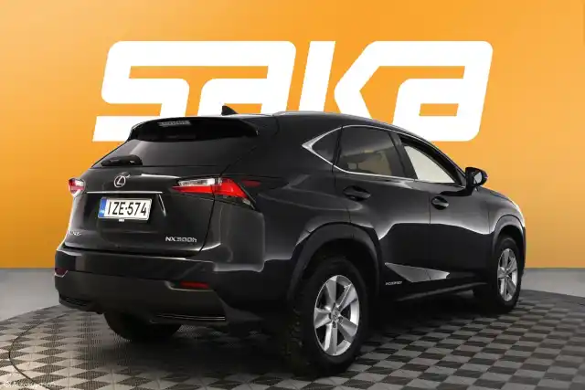 Musta Maastoauto, Lexus NX – IZE-574