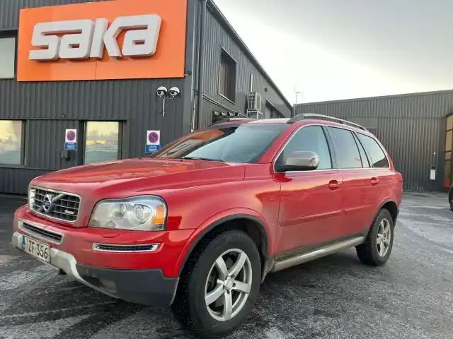 Punainen Maastoauto, Volvo XC90 – IZF-356