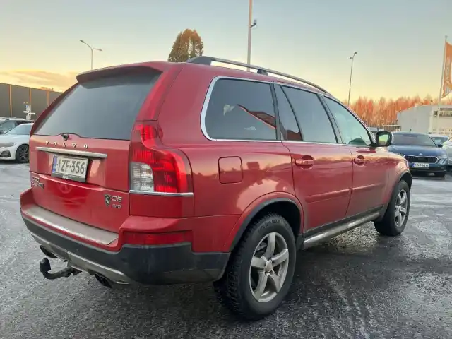 Punainen Maastoauto, Volvo XC90 – IZF-356