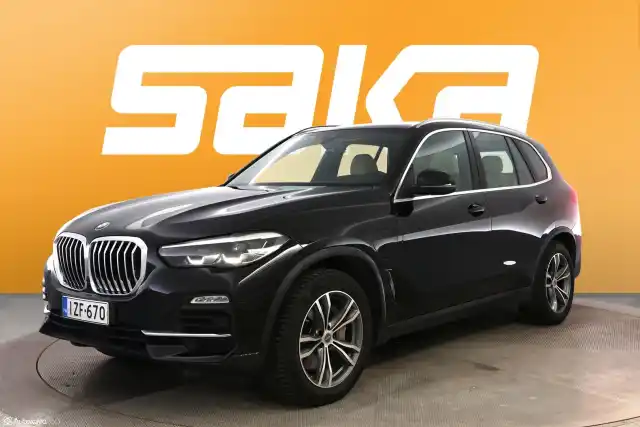 Musta Maastoauto, BMW X5 – IZF-670