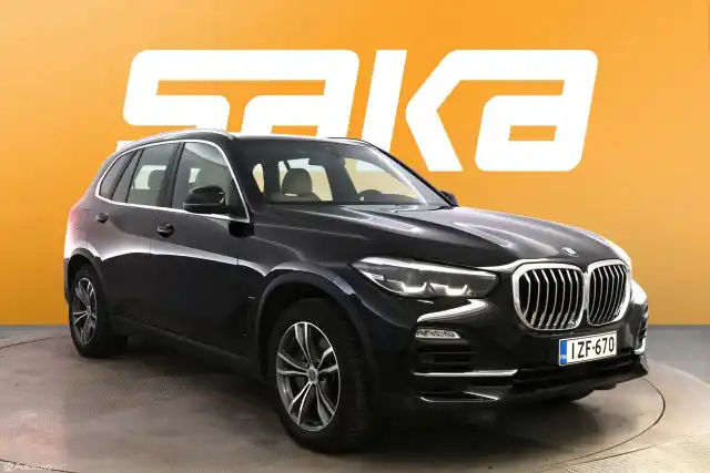 Musta Maastoauto, BMW X5 – IZF-670