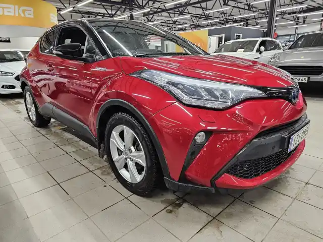 Punainen Maastoauto, Toyota C-HR – IZI-295