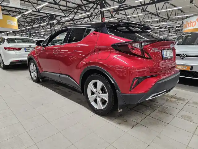 Punainen Maastoauto, Toyota C-HR – IZI-295