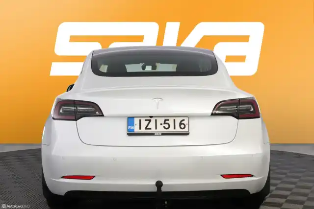 Valkoinen Sedan, Tesla Model 3 – IZI-516