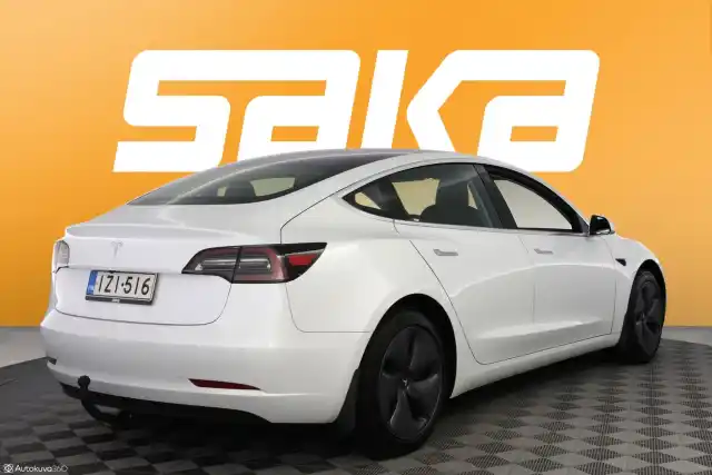 Valkoinen Sedan, Tesla Model 3 – IZI-516