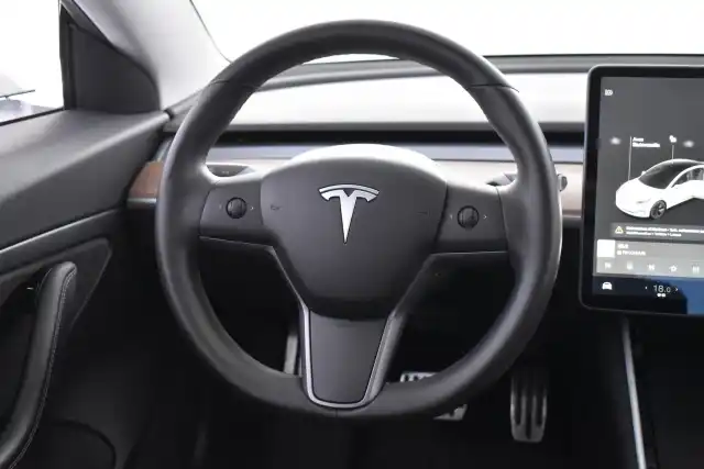Valkoinen Sedan, Tesla Model 3 – IZI-516