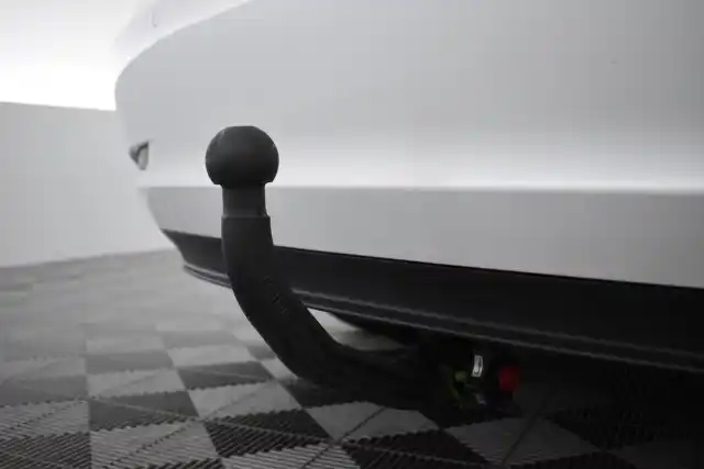 Valkoinen Sedan, Tesla Model 3 – IZI-516