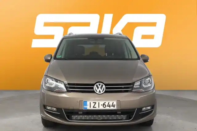 Ruskea (beige) Tila-auto, Volkswagen Sharan – IZI-644