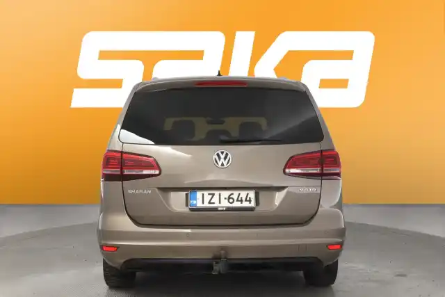 Ruskea (beige) Tila-auto, Volkswagen Sharan – IZI-644