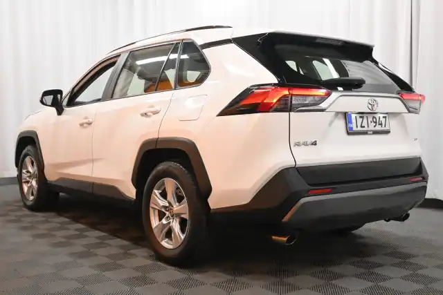 Valkoinen Maastoauto, Toyota RAV4 – IZI-947