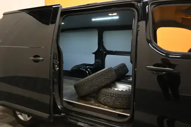 Musta Pakettiauto, Toyota Proace – IZJ-484