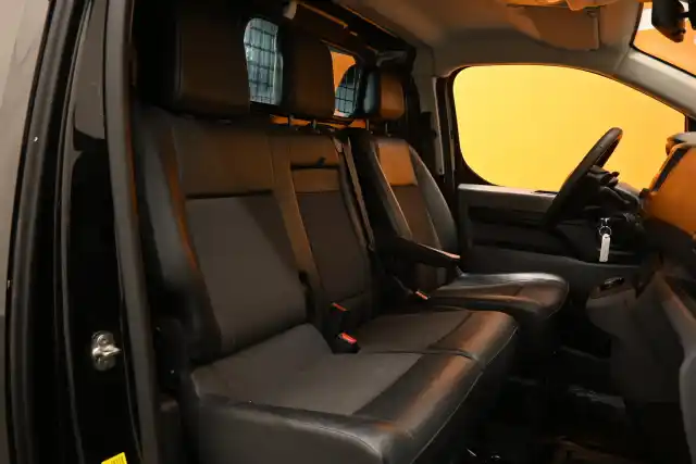 Musta Pakettiauto, Toyota Proace – IZJ-484