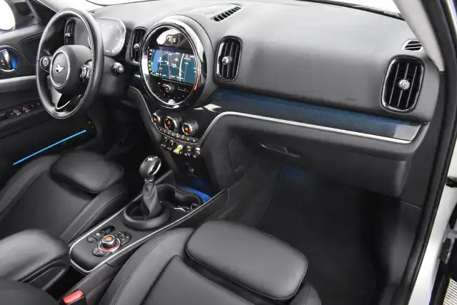 Harmaa Maastoauto, Mini Countryman – IZJ-795