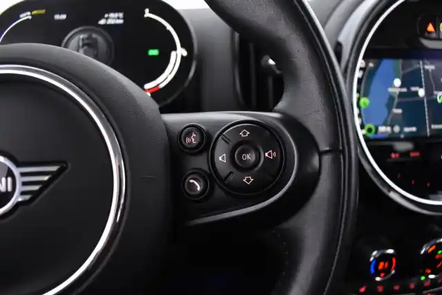 Harmaa Maastoauto, Mini Countryman – IZJ-795