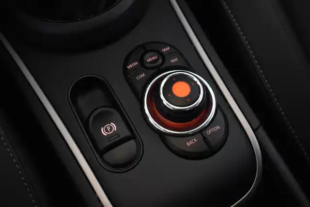Harmaa Maastoauto, Mini Countryman – IZJ-795