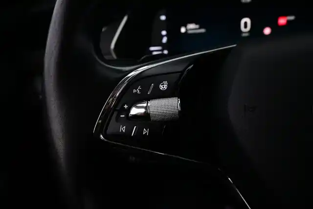 Valkoinen Farmari, Skoda Octavia – IZJ-934