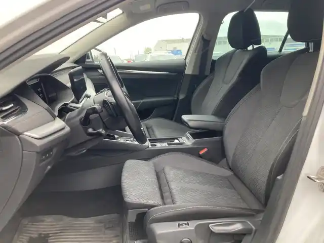 Valkoinen Farmari, Skoda Octavia – IZJ-934