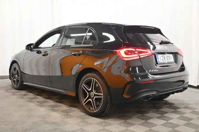 Musta Viistoperä, Mercedes-Benz A – IZK-291