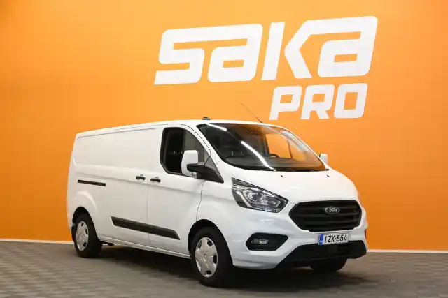 Valkoinen Pakettiauto, Ford Transit Custom – IZK-554
