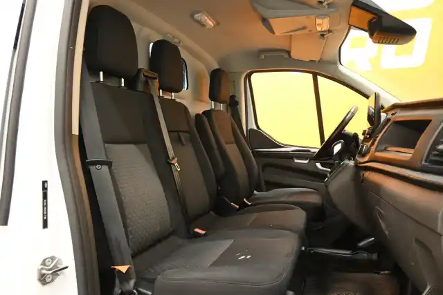 Valkoinen Pakettiauto, Ford Transit Custom – IZK-560