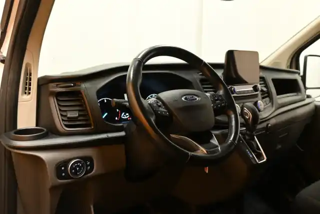 Valkoinen Pakettiauto, Ford Transit Custom – IZK-560