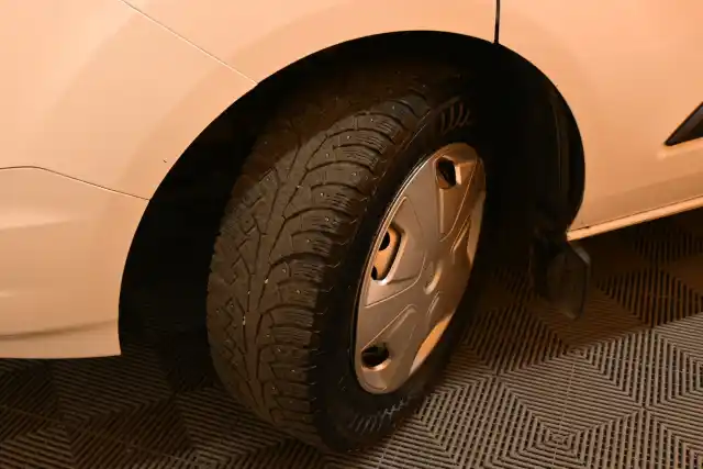 Valkoinen Pakettiauto, Ford Transit Custom – IZK-560