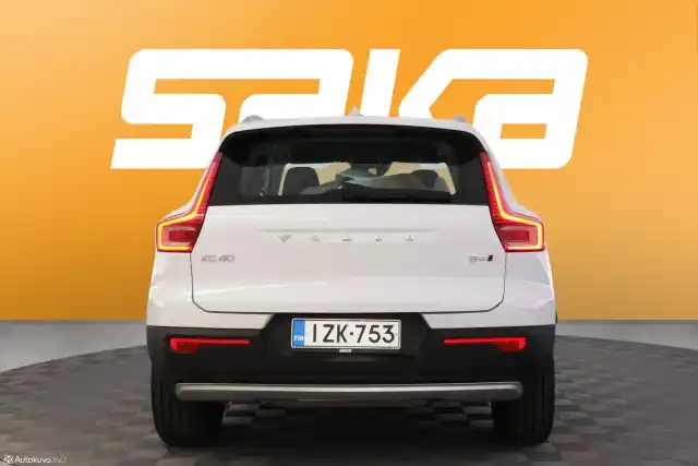 Valkoinen Maastoauto, Volvo XC40 – IZK-753