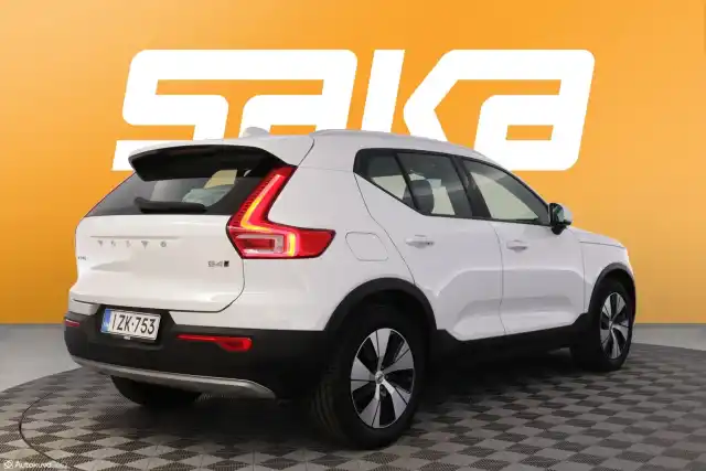 Valkoinen Maastoauto, Volvo XC40 – IZK-753